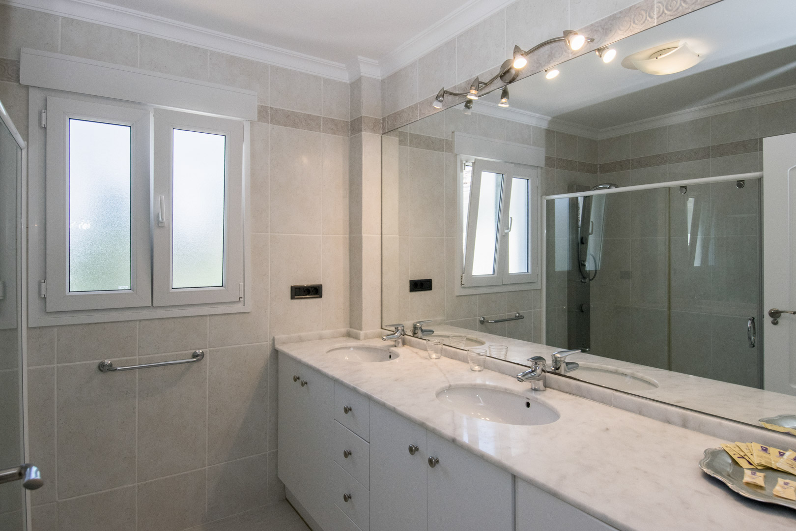 C4XY4556BEN Appartement met zeezicht te koop in luxe resort in La Fustera, Benissa