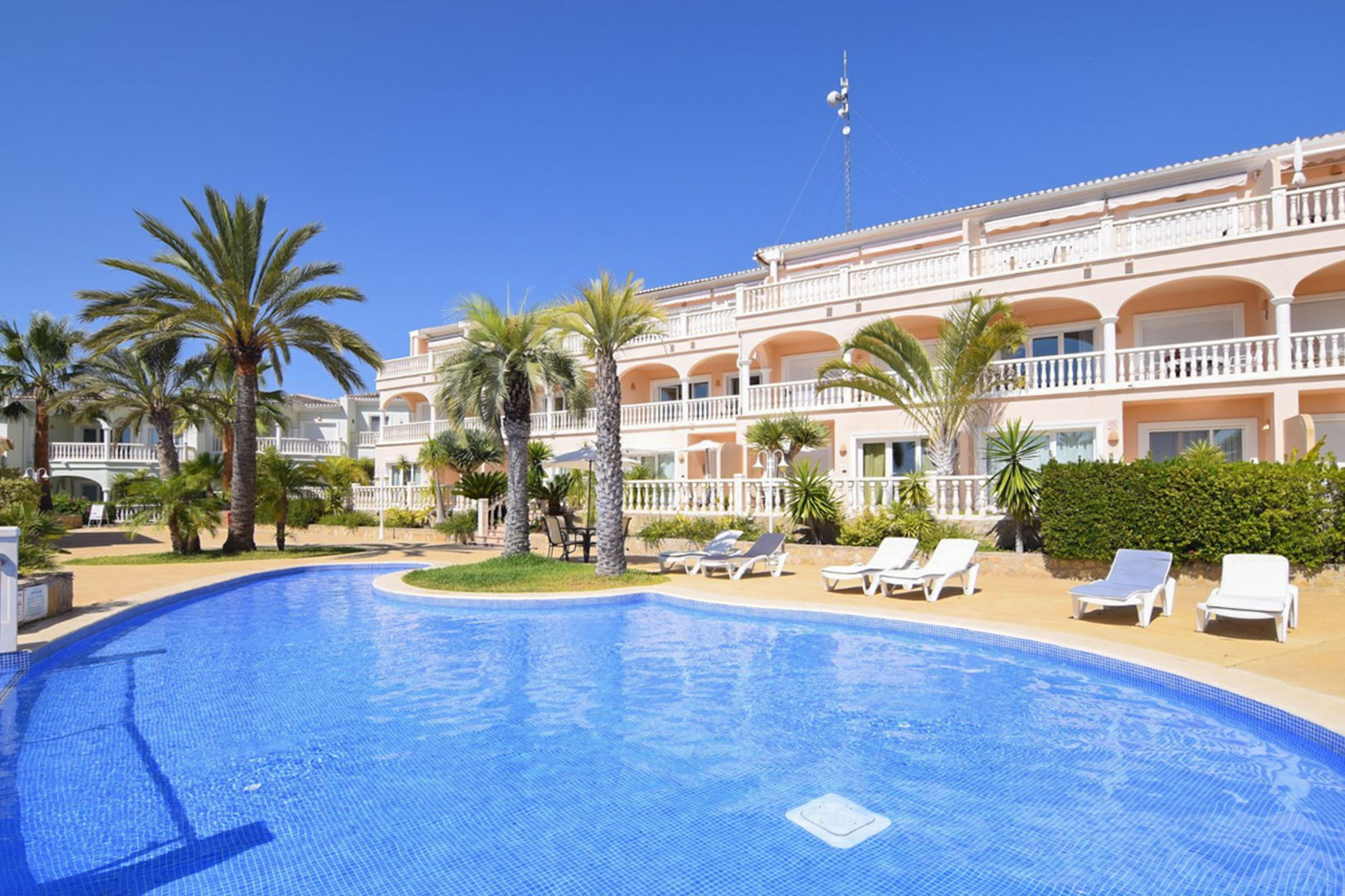 C4XY4556BEN Appartement met zeezicht te koop in luxe resort in La Fustera, Benissa