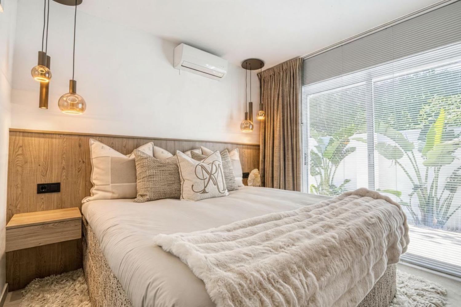 C3XY4646JAV Gerenoveerde villa met zeezicht te koop in Piver