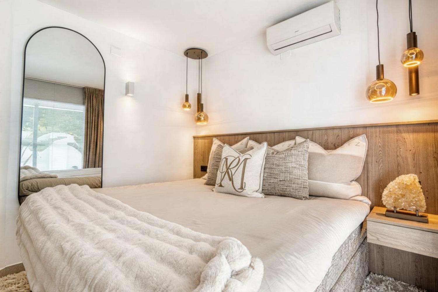 C3XY4646JAV Gerenoveerde villa met zeezicht te koop in Piver