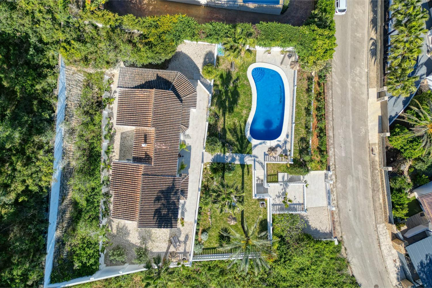 C3XY4646JAV Gerenoveerde villa met zeezicht te koop in Piver