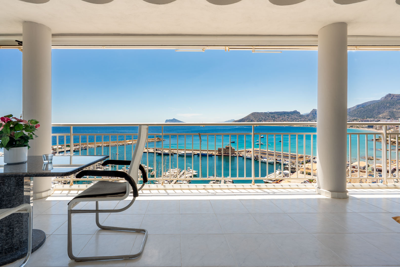 C4XY4655CAL Eerstelijns penthouse met panoramisch zeezicht te koop in de haven van Calpe