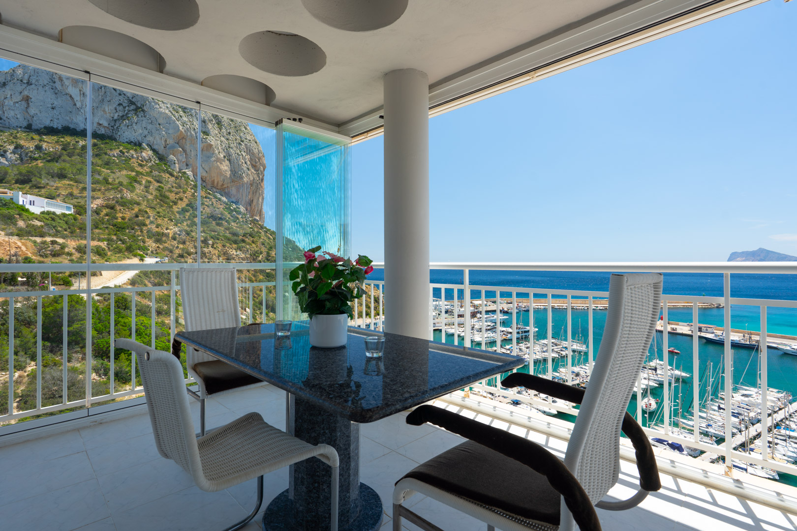 C4XY4655CAL Eerstelijns penthouse met panoramisch zeezicht te koop in de haven van Calpe
