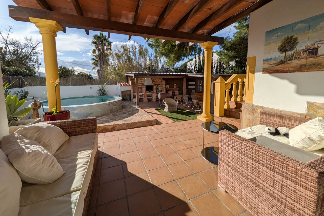 C4XY8326DEN Villa met zeezicht en vlakbij het strand te koop in Denia.