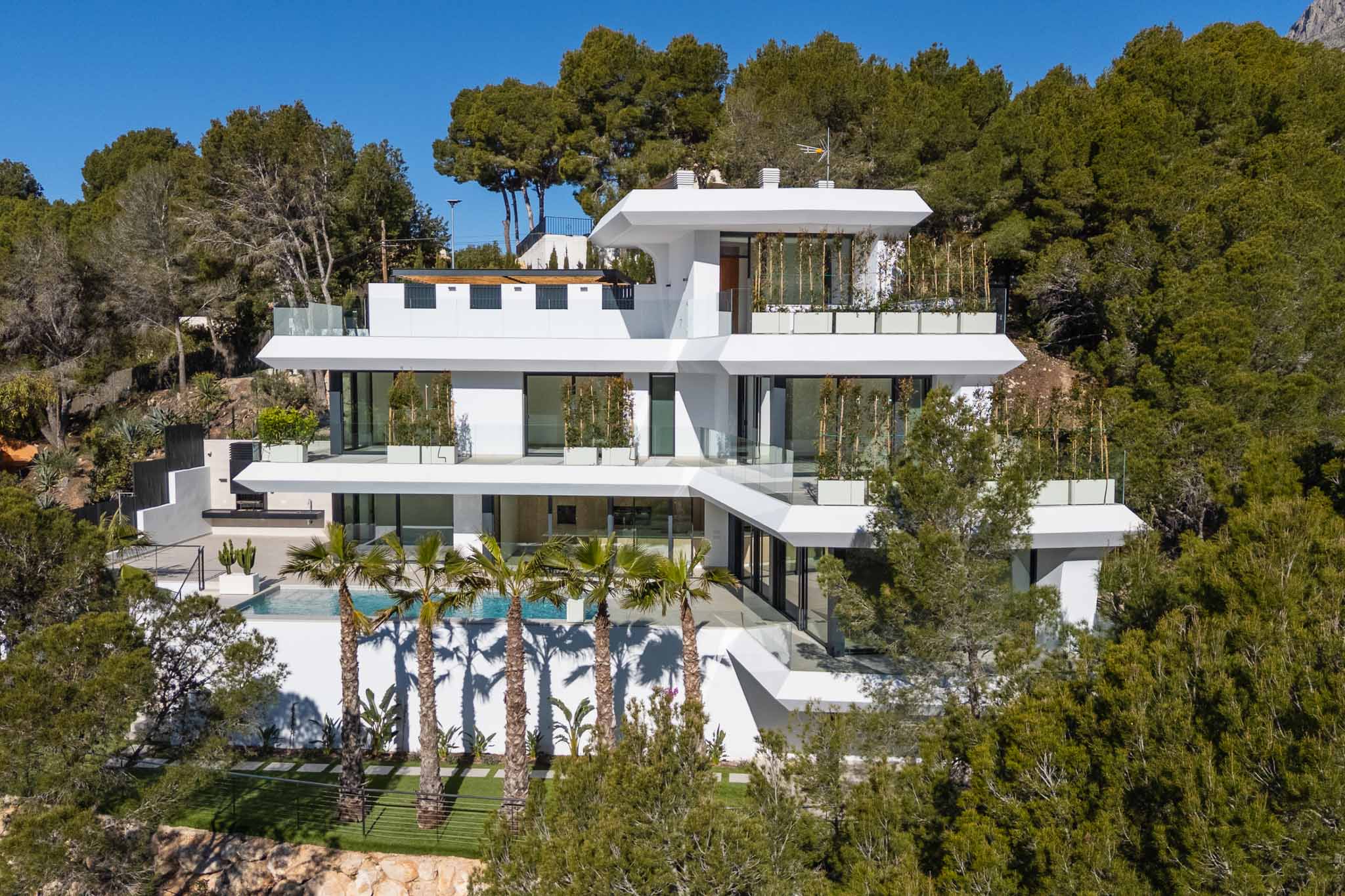 8334ALT Moderne villa met zeezicht te koop in Altea.