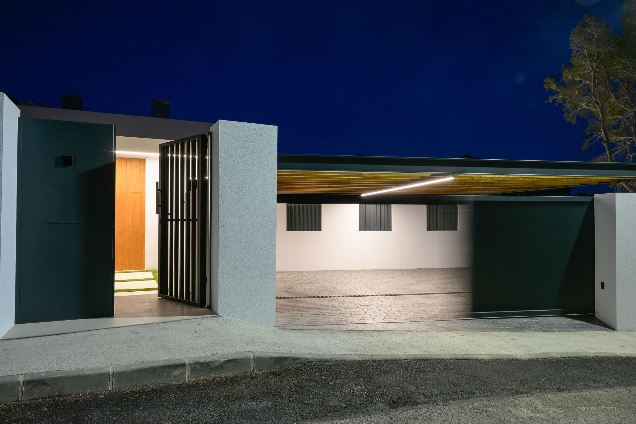 8334ALT Moderne villa met zeezicht te koop in Altea.