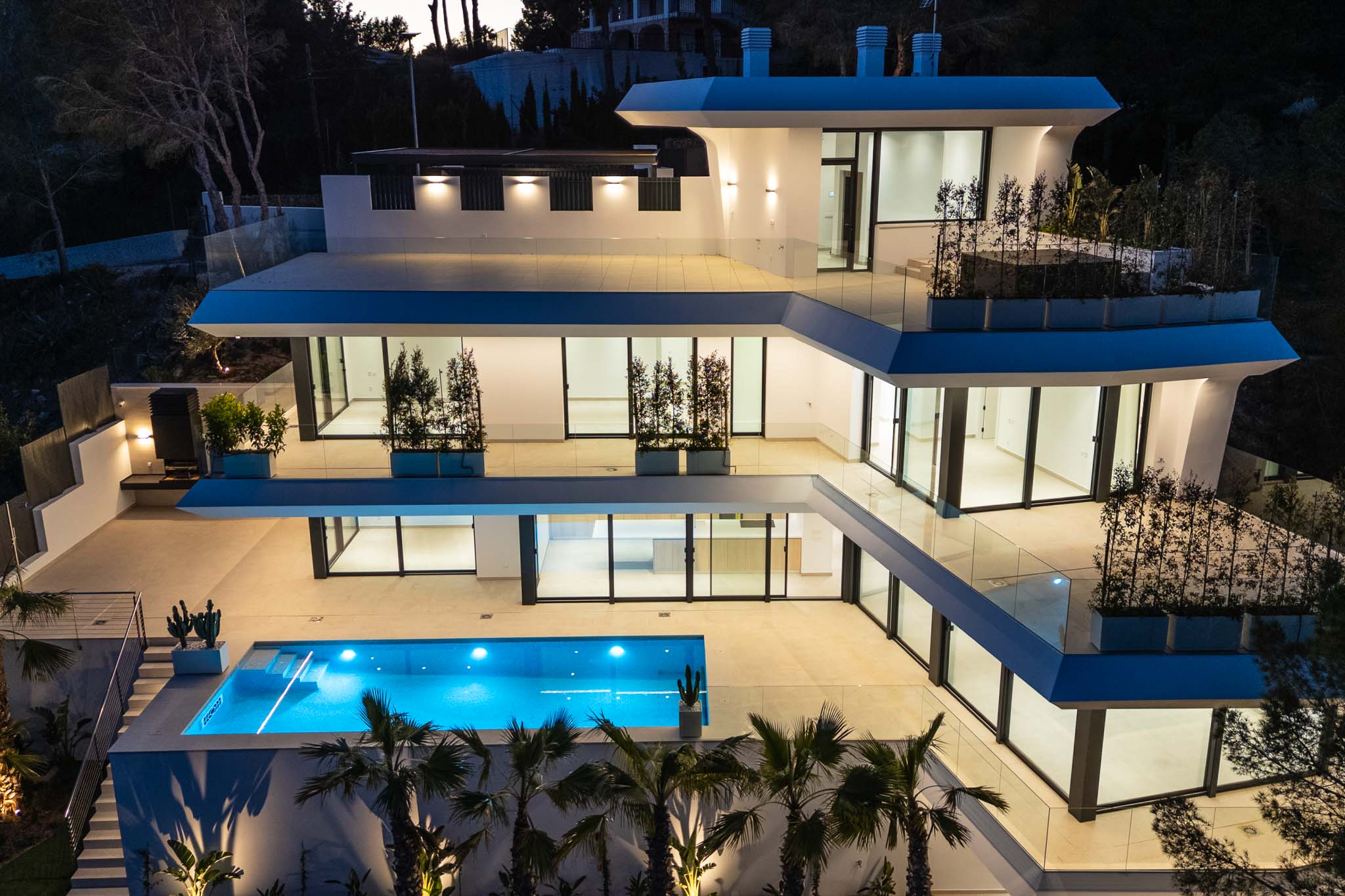 8334ALT Moderne villa met zeezicht te koop in Altea.