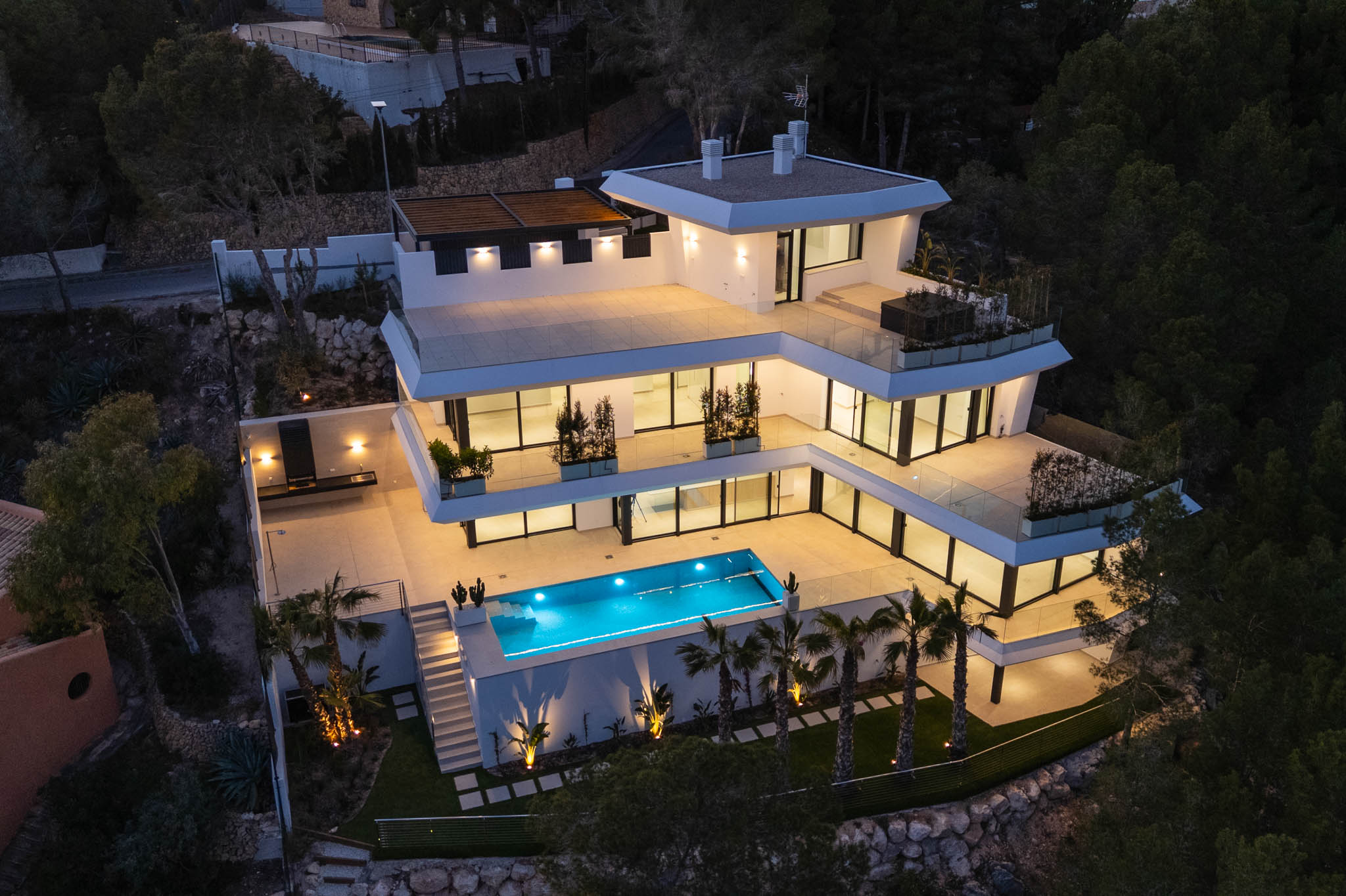 8334ALT Moderne villa met zeezicht te koop in Altea.