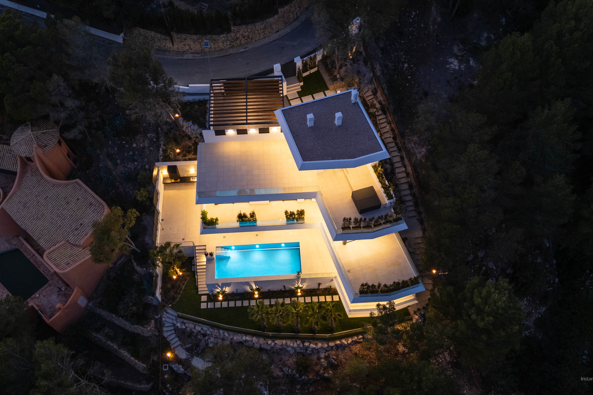 8334ALT Moderne villa met zeezicht te koop in Altea.