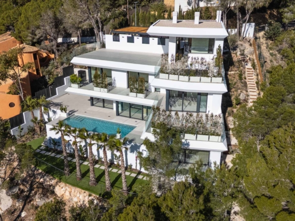 8334ALT Moderne villa met zeezicht te koop in Altea.