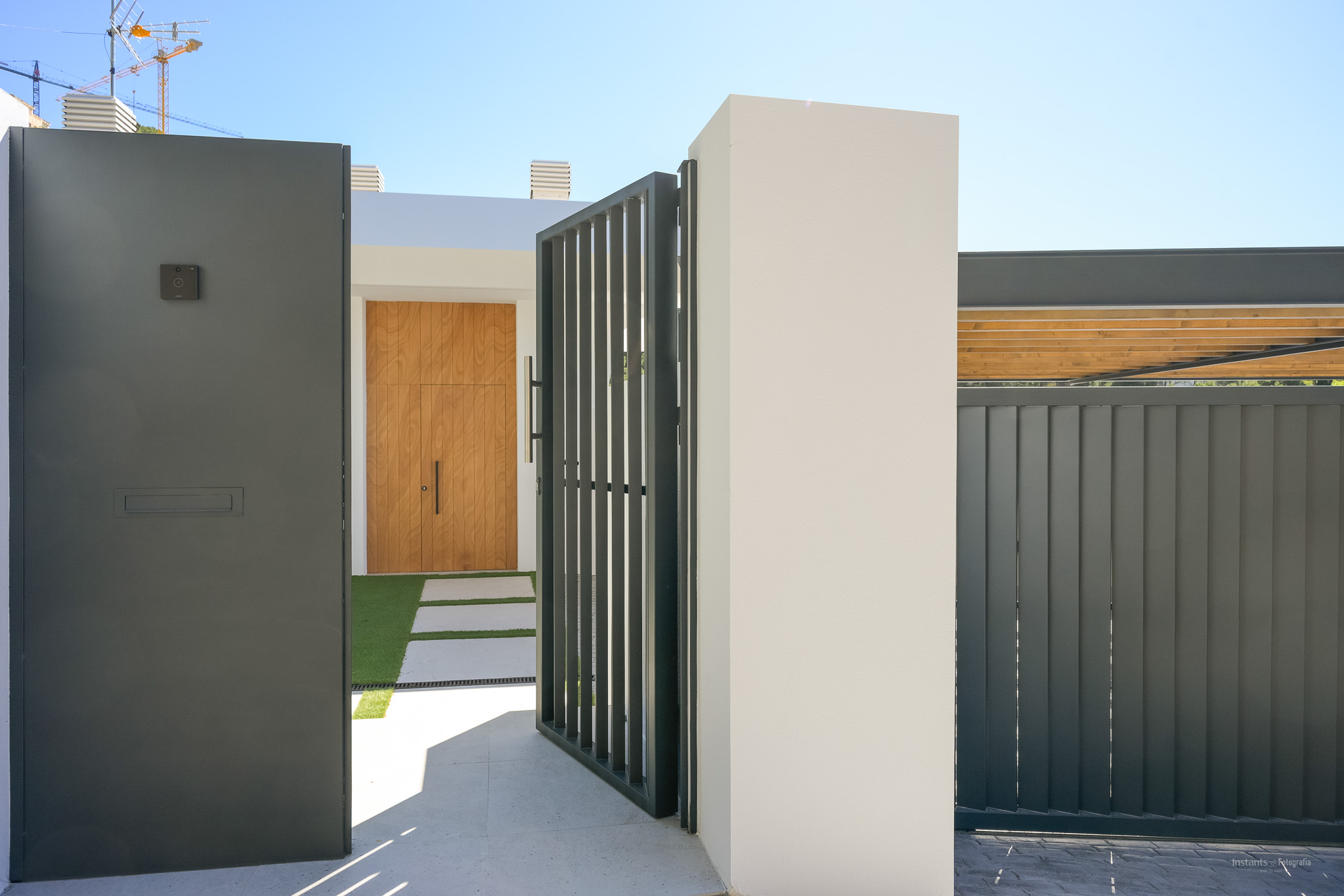 8334ALT Moderne villa met zeezicht te koop in Altea.