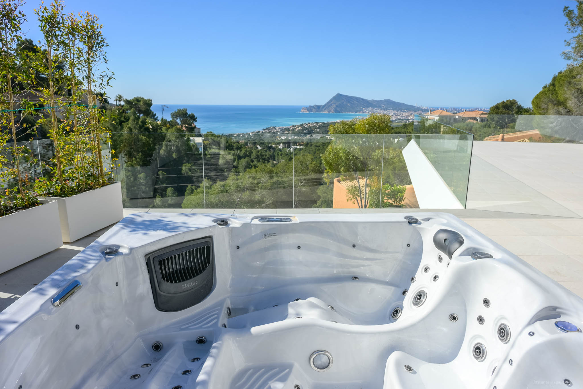 8334ALT Moderne villa met zeezicht te koop in Altea.