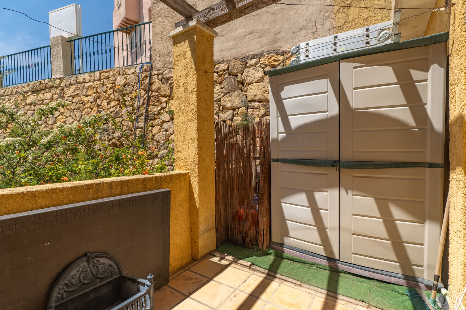 C4XY8335ALT Geschakelde woning met zeezicht te koop in Altea Hills