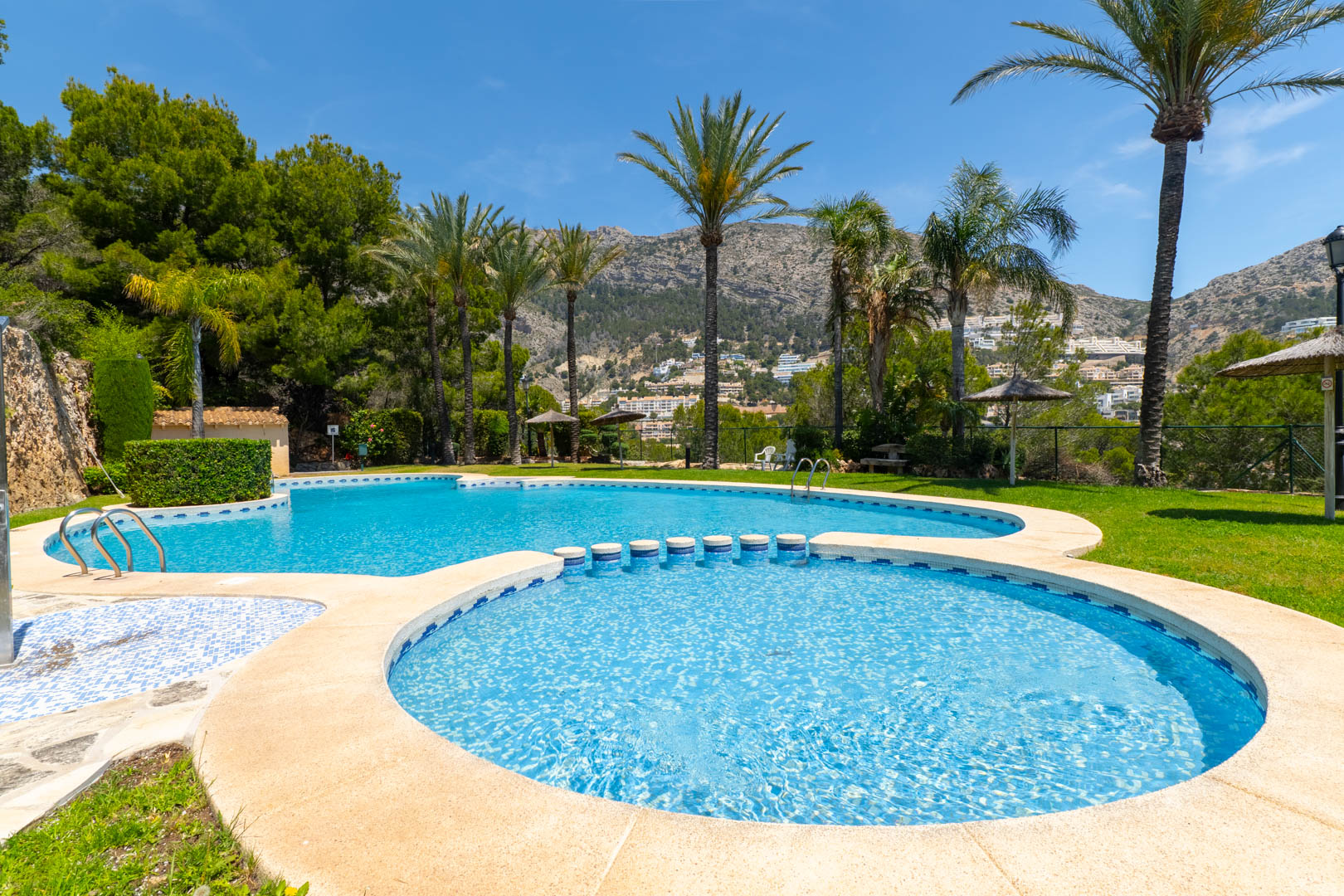 C4XY8335ALT Geschakelde woning met zeezicht te koop in Altea Hills