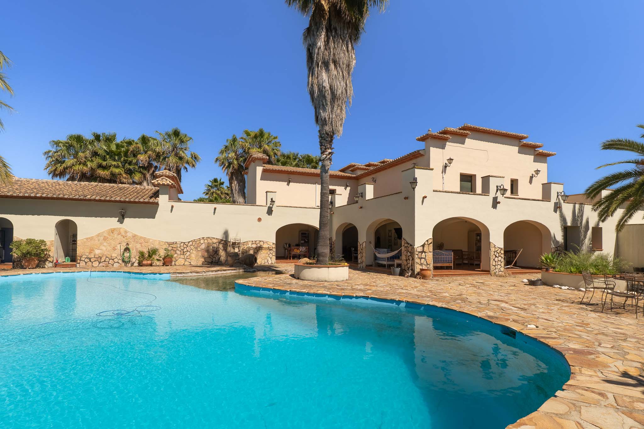 C4XY8336OND Villa te koop in Ondara.