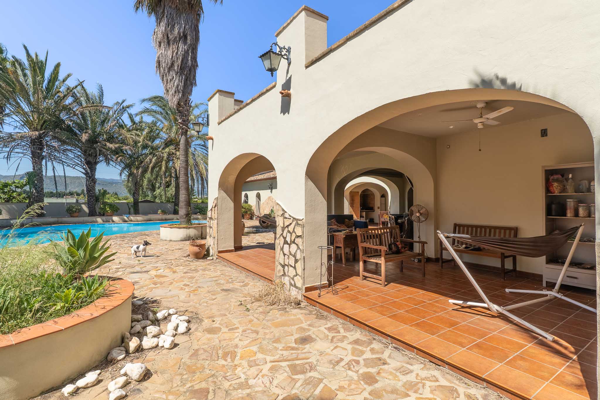 C4XY8336OND Villa te koop in Ondara.