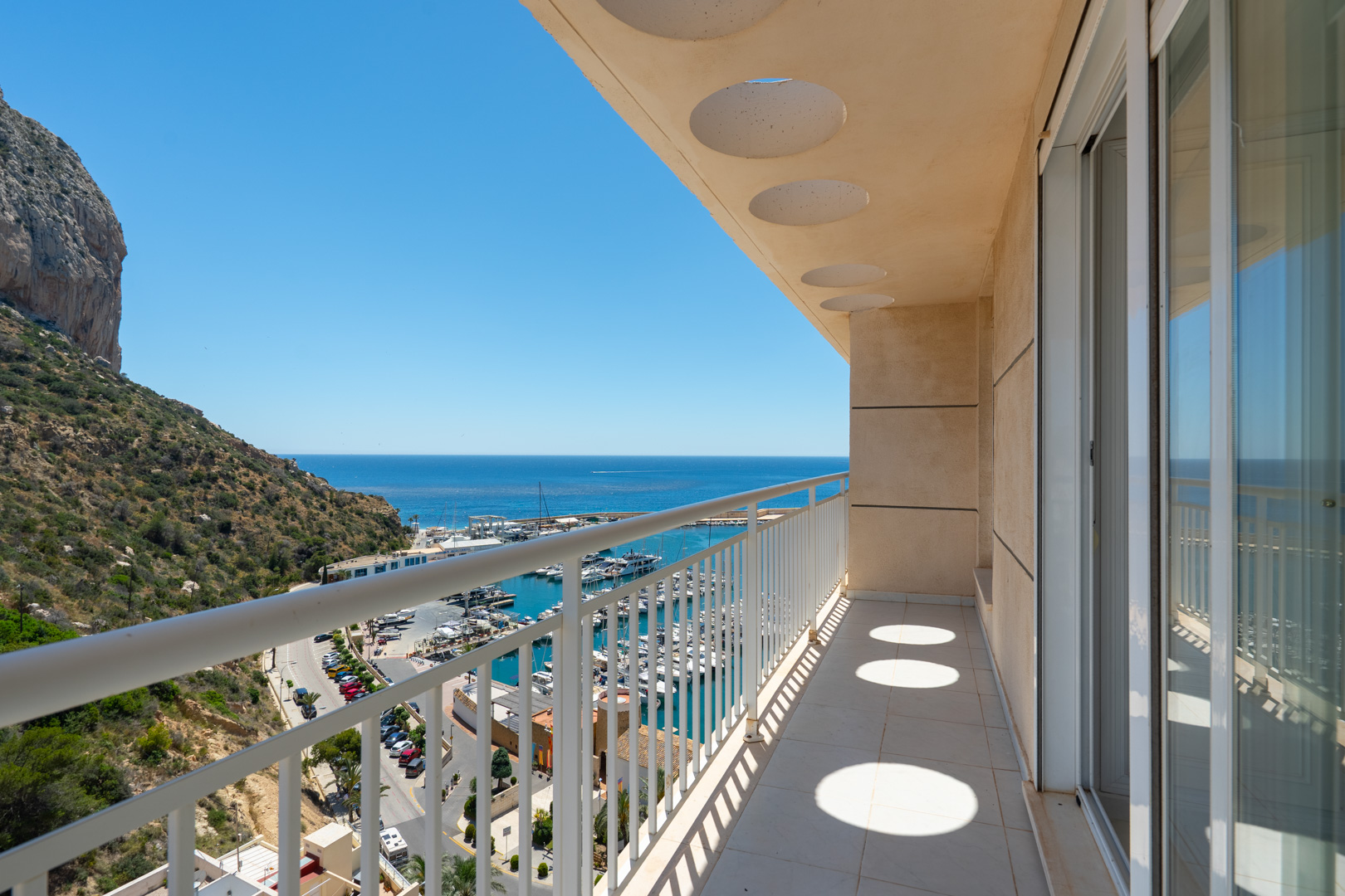 C4XY45657CAL Twee aangrenzende eerstelijns penthouses met panoramisch zeezicht en mogelijkheid tot unificatie te koop in Calpe