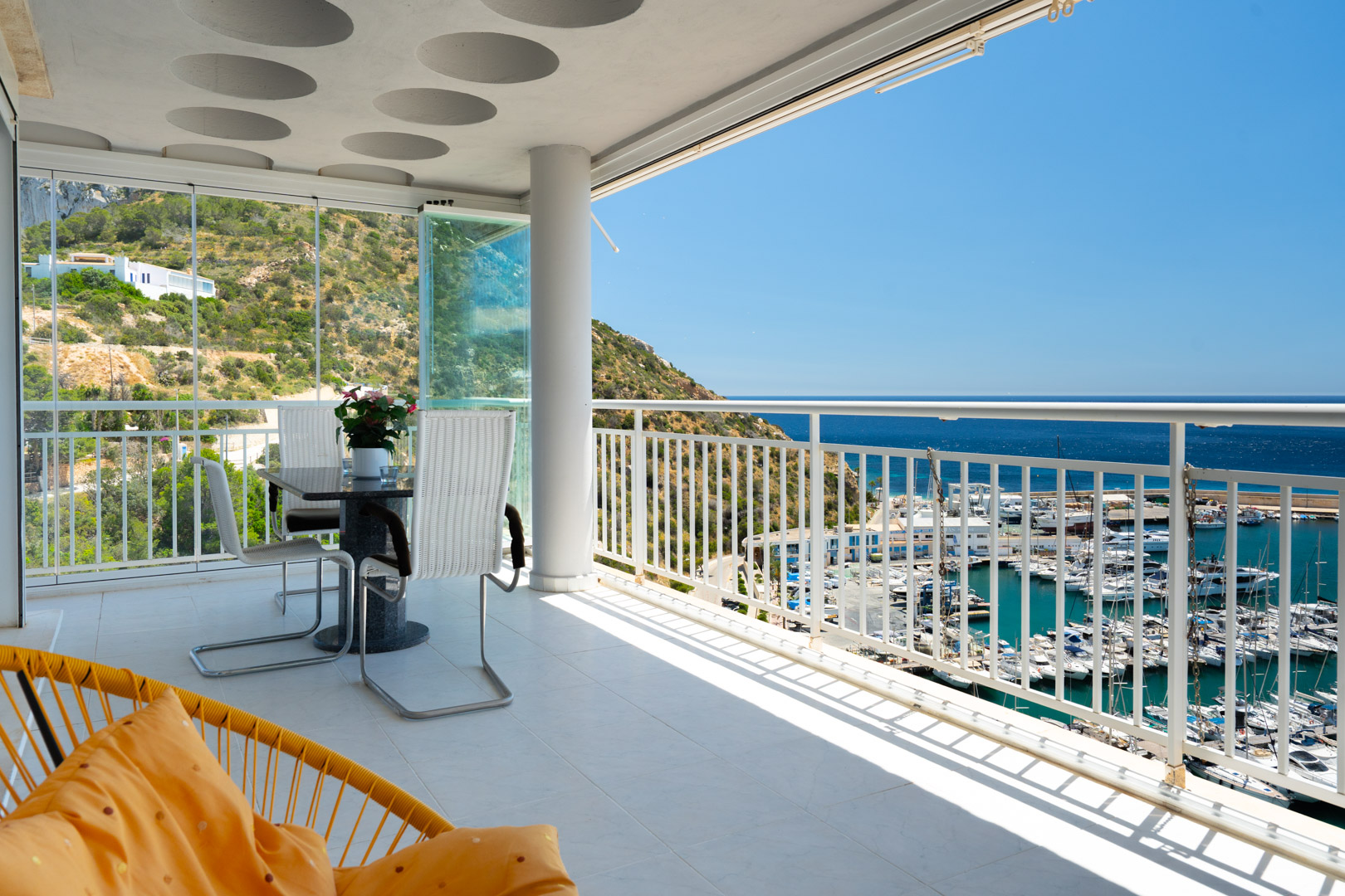 C4XY45657CAL Twee aangrenzende eerstelijns penthouses met panoramisch zeezicht en mogelijkheid tot unificatie te koop in Calpe