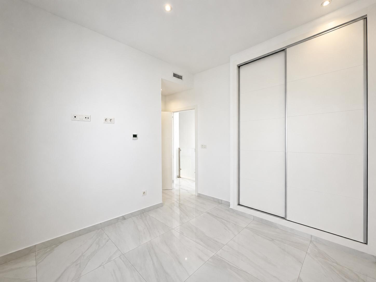 C3XY7121NUC Moderne villa met privézwembad te koop in Polop de la Marina