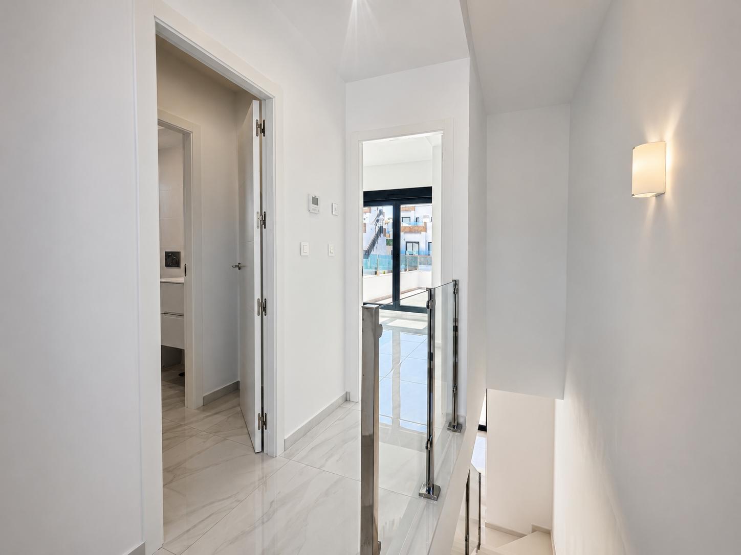C3XY7121NUC Moderne villa met privézwembad te koop in Polop de la Marina