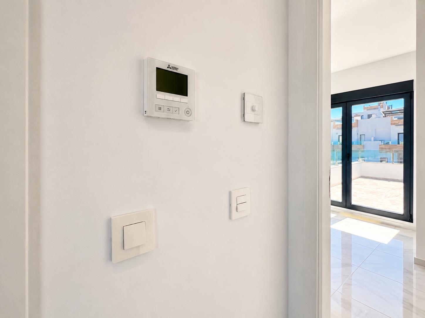 C3XY7121NUC Moderne villa met privézwembad te koop in Polop de la Marina