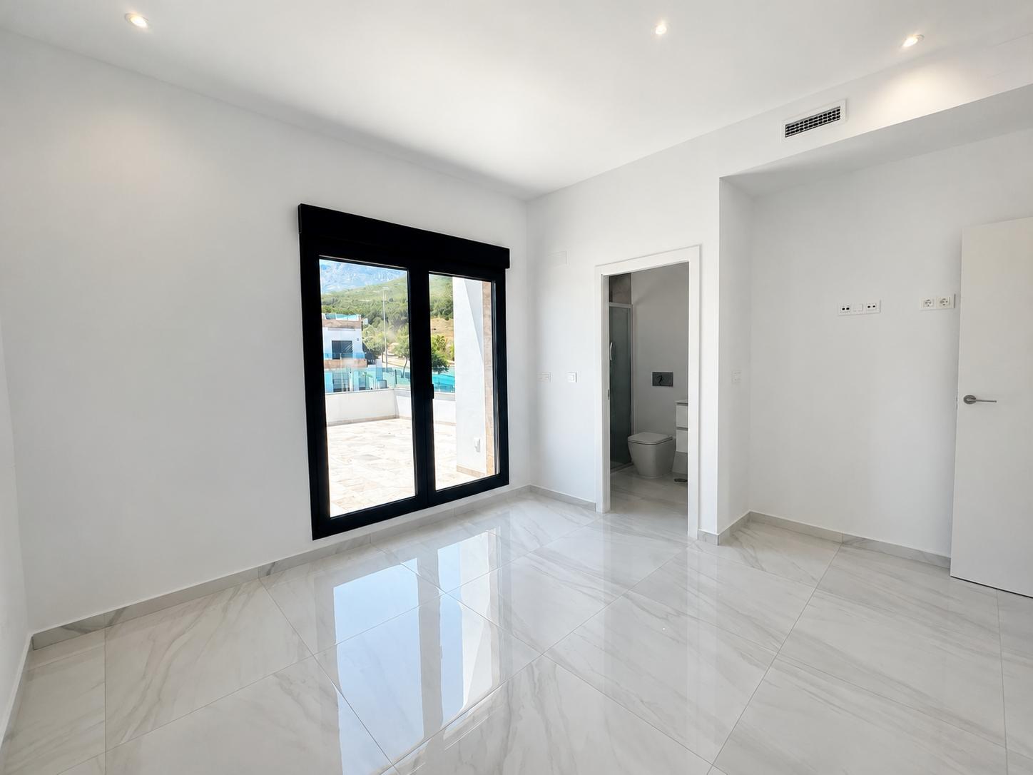 C3XY7121NUC Moderne villa met privézwembad te koop in Polop de la Marina
