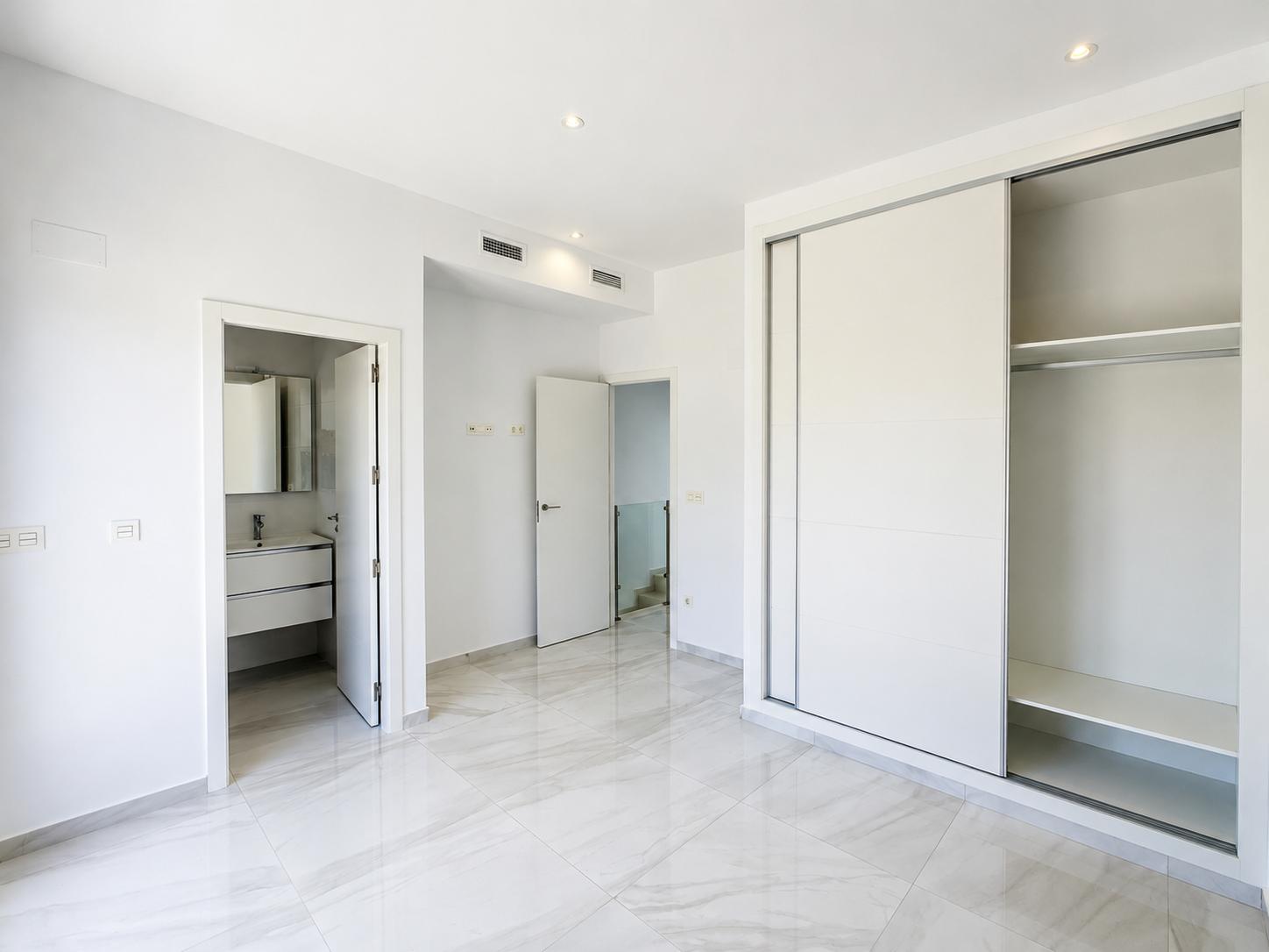 C3XY7121NUC Moderne villa met privézwembad te koop in Polop de la Marina