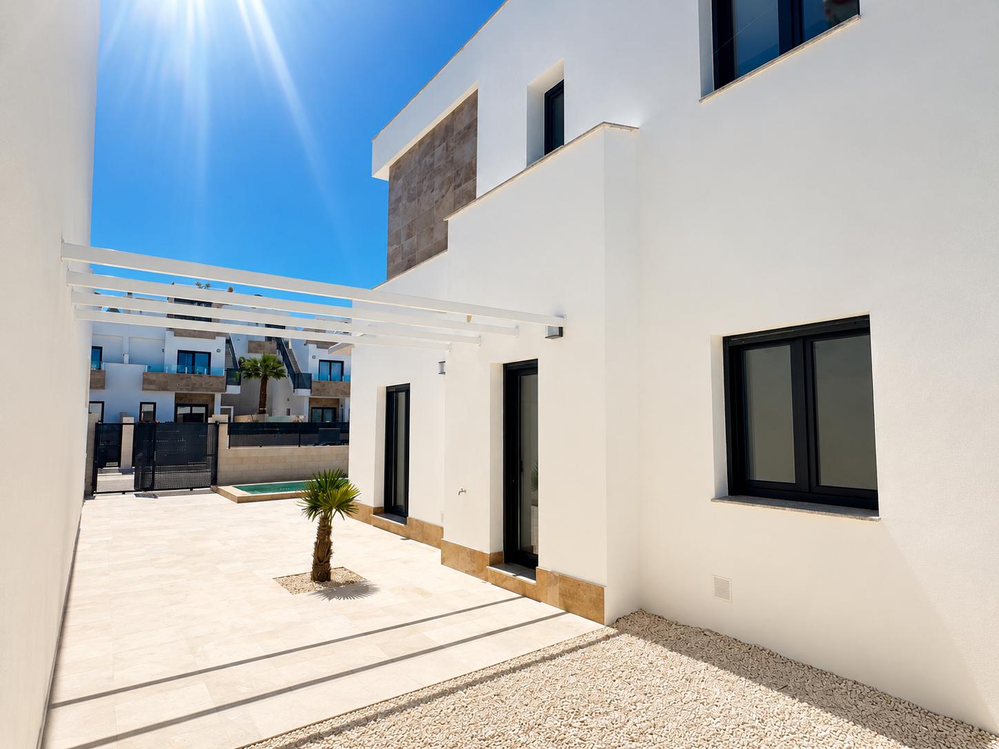 C3XY7121NUC Moderne villa met privézwembad te koop in Polop de la Marina