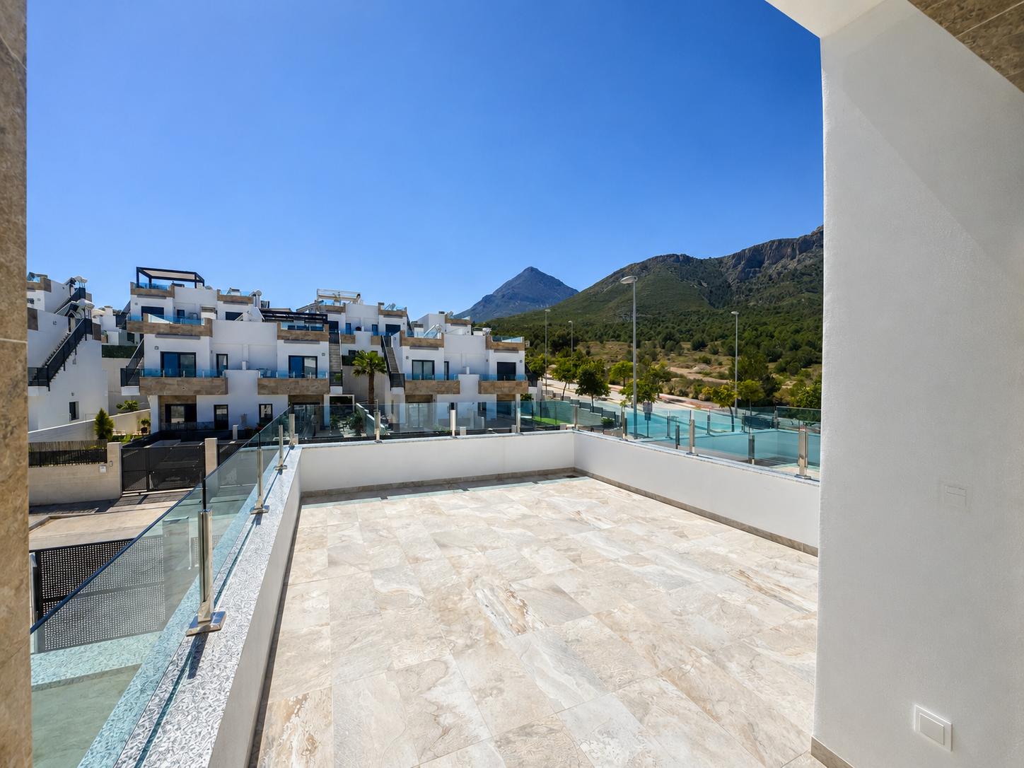 C3XY7121NUC Moderne villa met privézwembad te koop in Polop de la Marina