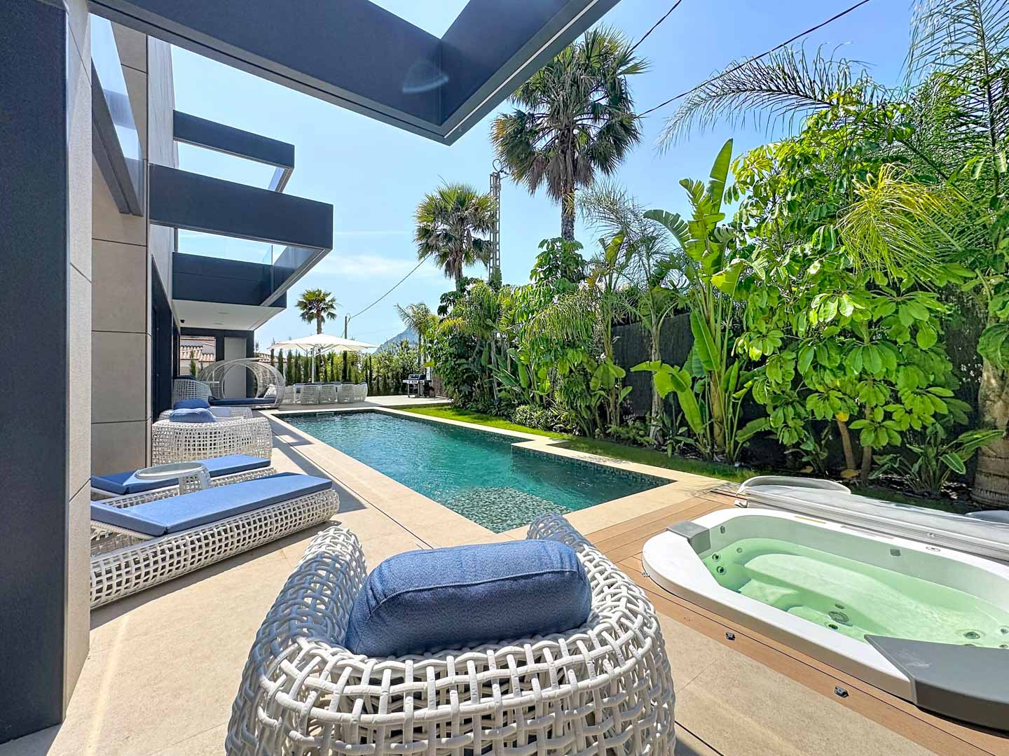 C3XY7123CAL Luxe villa met uitzicht op zee te koop in Calpe