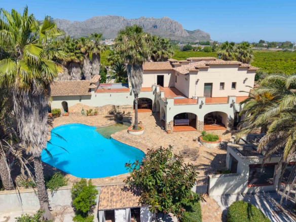 C4XY8336OND Villa te koop in Ondara.