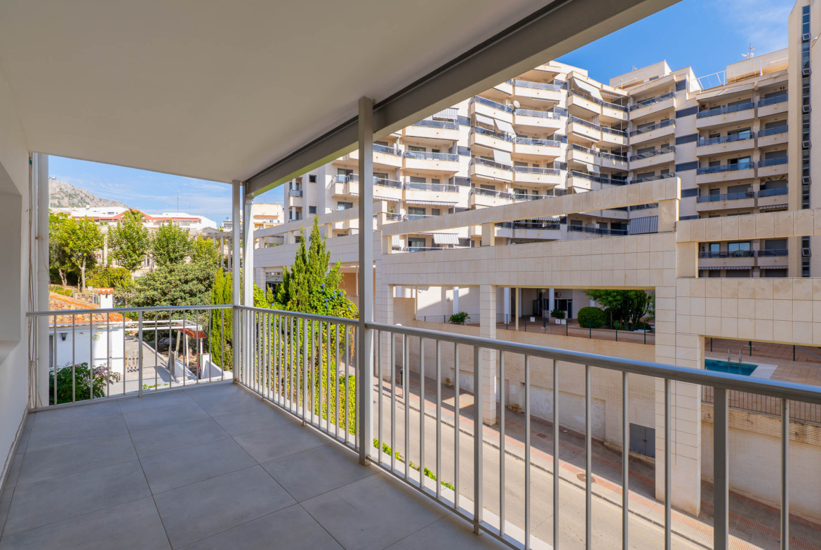 4691CAL 2 slaapkamerappartement op 150m van het strand te koop in Calpe