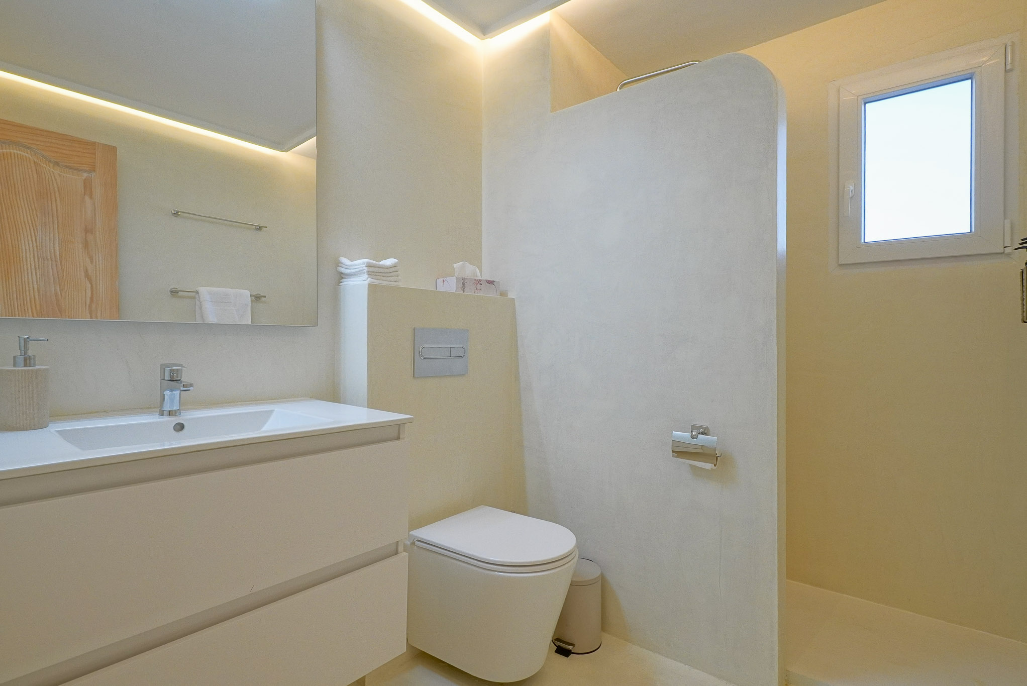 4697JAV Gerenoveerd appartement te koop aan de Arenal, Jávea