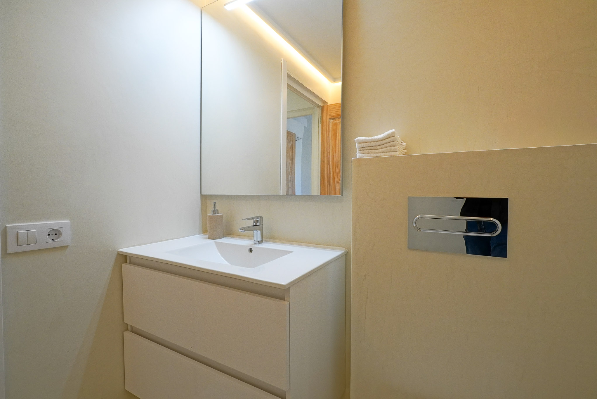 4697JAV Gerenoveerd appartement te koop aan de Arenal, Jávea